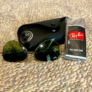 RAY-BAN AVIATOR LIGHT GREEN GRADIENT WITH GIKD FRAME - BRAND NEW & NEVER WORN!